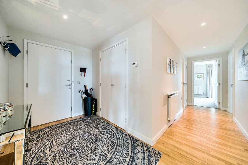 under offer high street london 57409 - Gibbs Gillespie
