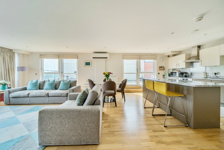 under offer high street london 57409 - Gibbs Gillespie
