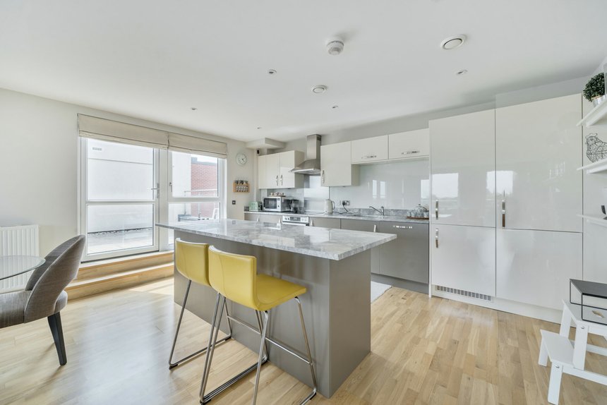 under offer high street london 57409 - Gibbs Gillespie