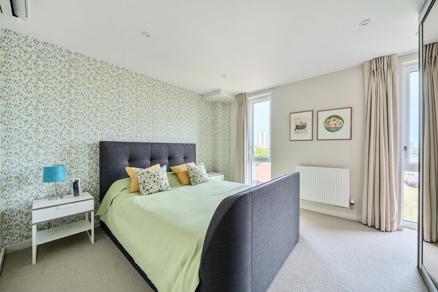 under offer high street london 57409 - Gibbs Gillespie