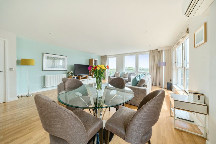 under offer high street london 57409 - Gibbs Gillespie