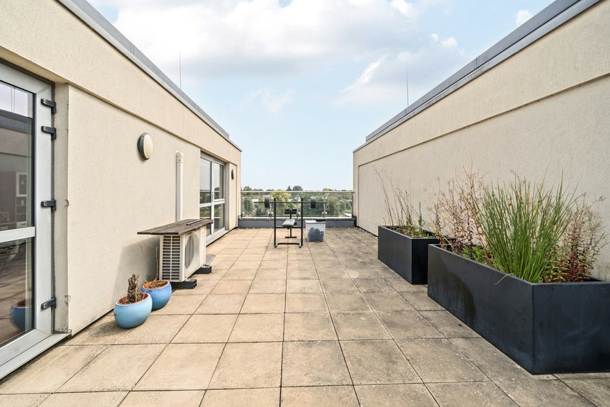 under offer high street london 57409 - Gibbs Gillespie