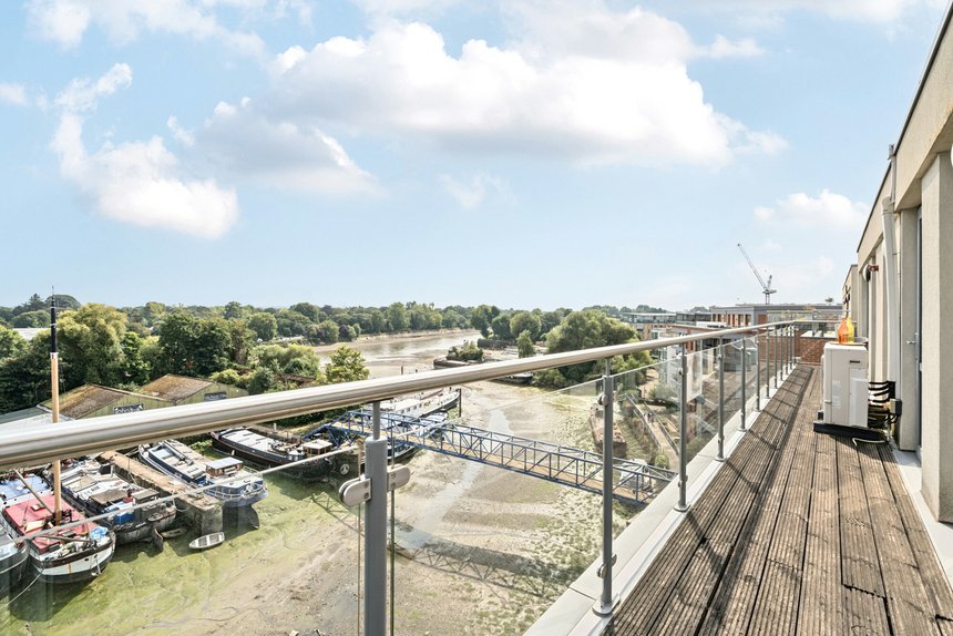 under offer high street london 57409 - Gibbs Gillespie