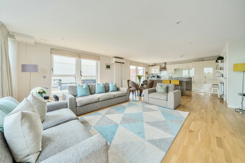 under offer high street london 57409 - Gibbs Gillespie