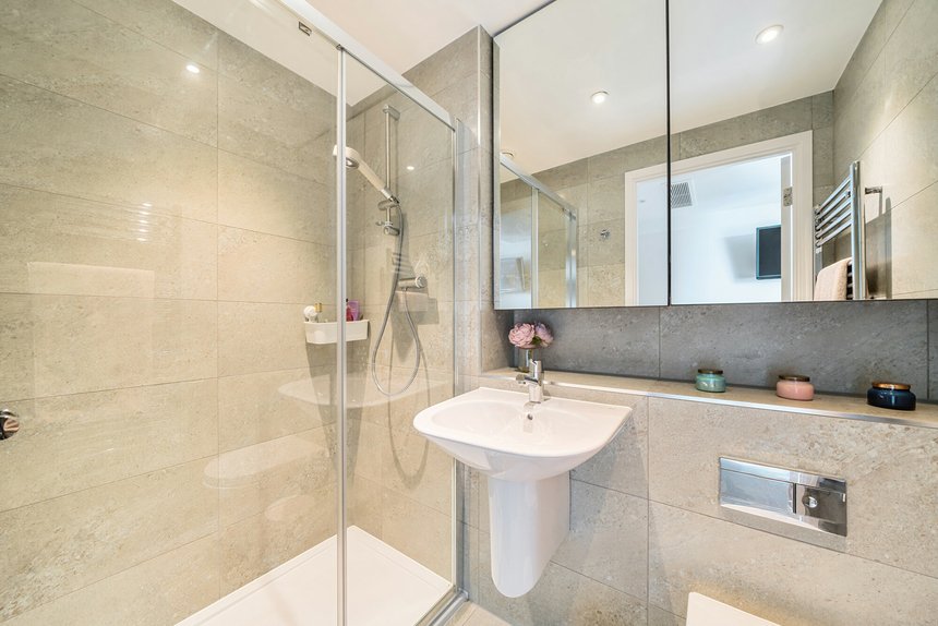under offer high street london 57409 - Gibbs Gillespie