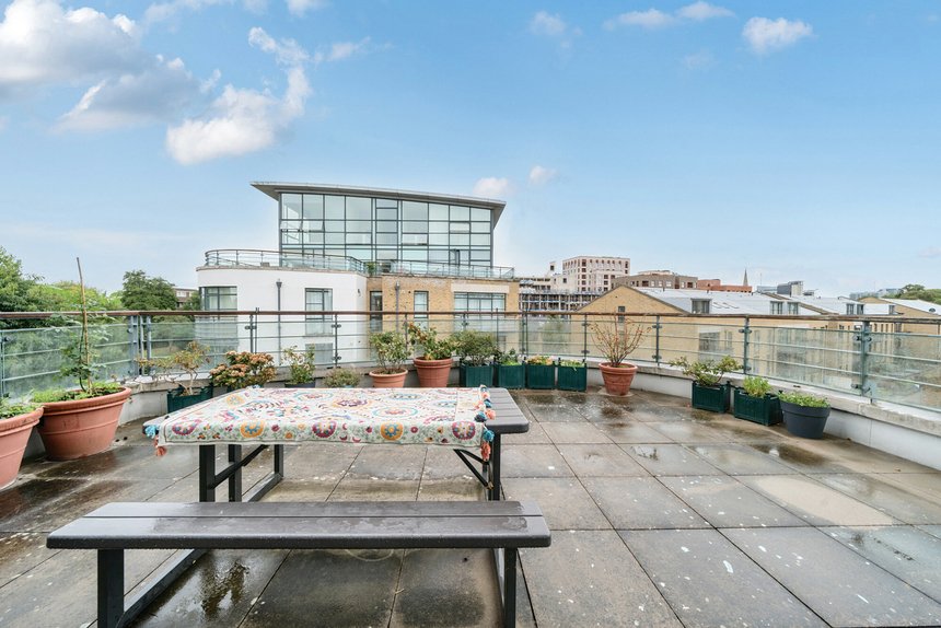 under offer point wharf lane london 57432 - Gibbs Gillespie