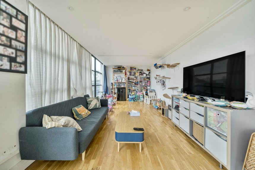 under offer point wharf lane london 57432 - Gibbs Gillespie