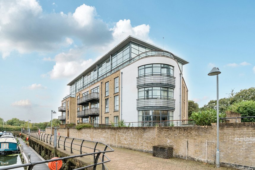 under offer point wharf lane london 57432 - Gibbs Gillespie