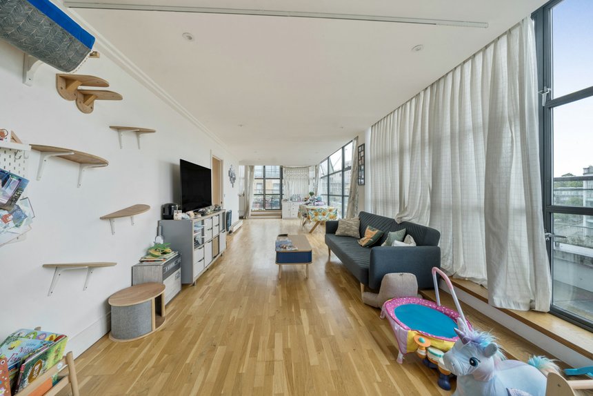under offer point wharf lane london 57432 - Gibbs Gillespie
