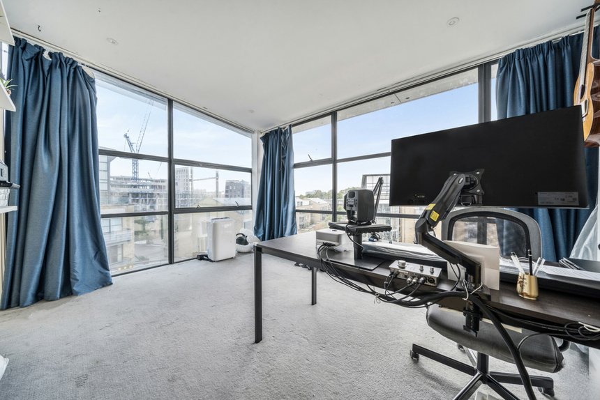 under offer point wharf lane london 57432 - Gibbs Gillespie