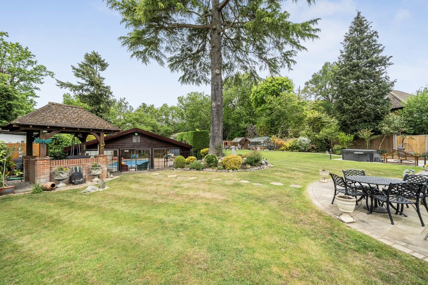 for sale copthorne road london 57772 - Gibbs Gillespie