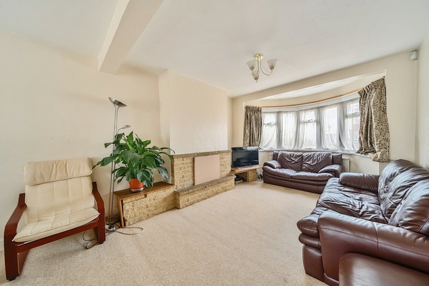 for sale warden avenue london 578 - Gibbs Gillespie