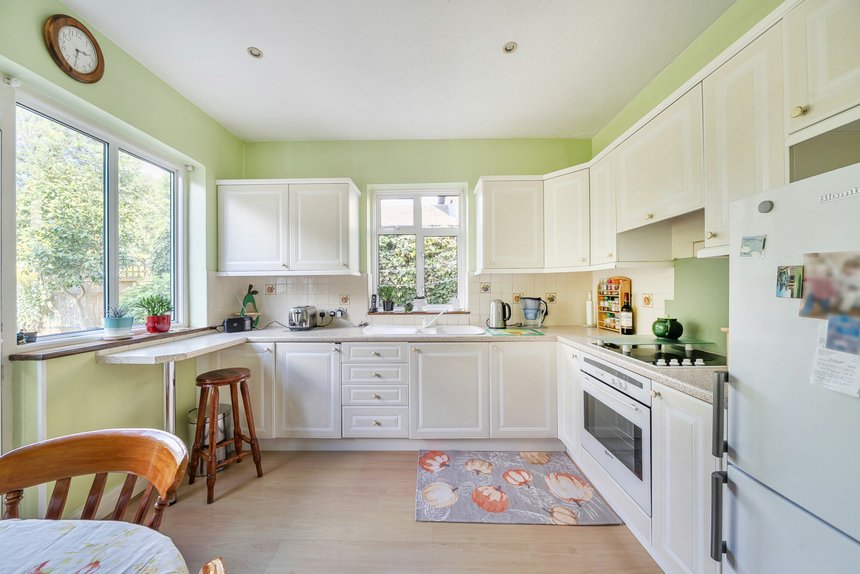 under offer hillcrest avenue london 58021 - Gibbs Gillespie