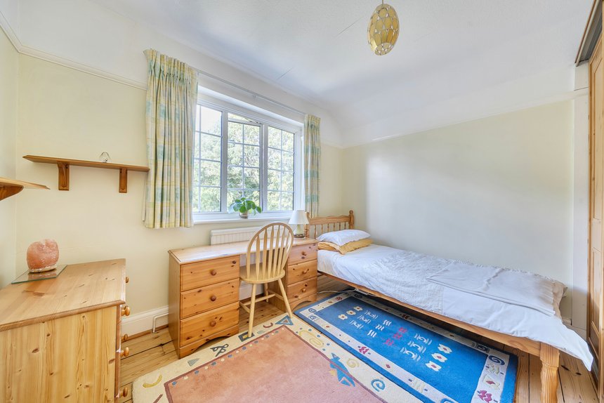 under offer hillcrest avenue london 58021 - Gibbs Gillespie