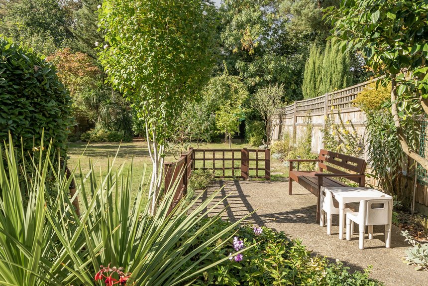 under offer hillcrest avenue london 58021 - Gibbs Gillespie