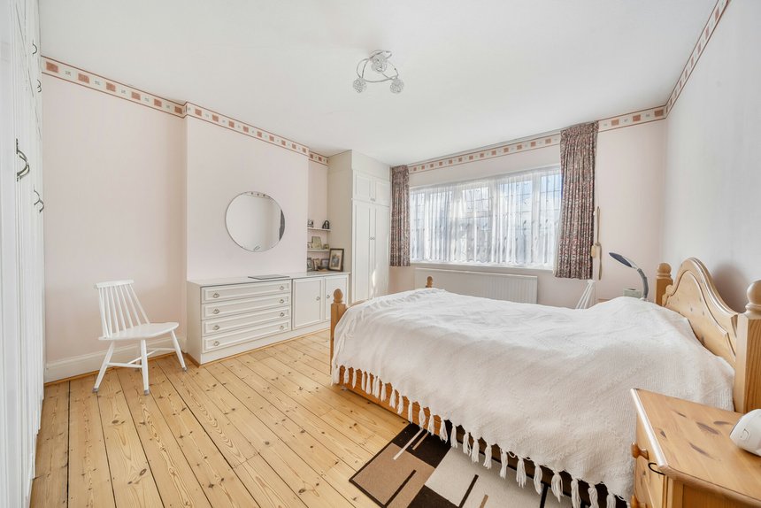 under offer hillcrest avenue london 58021 - Gibbs Gillespie