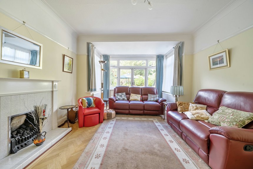 under offer hillcrest avenue london 58021 - Gibbs Gillespie
