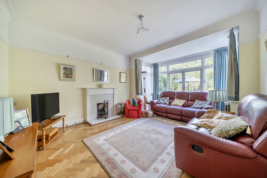 under offer hillcrest avenue london 58021 - Gibbs Gillespie