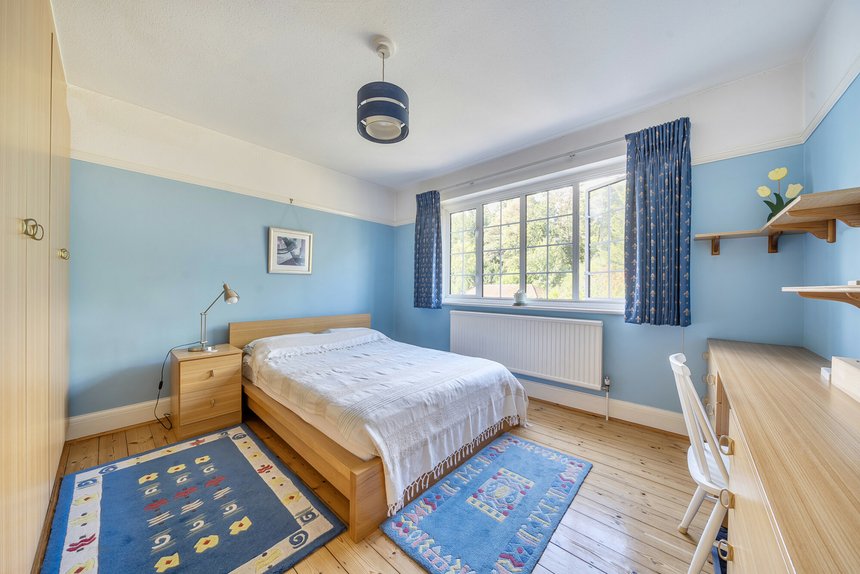 under offer hillcrest avenue london 58021 - Gibbs Gillespie