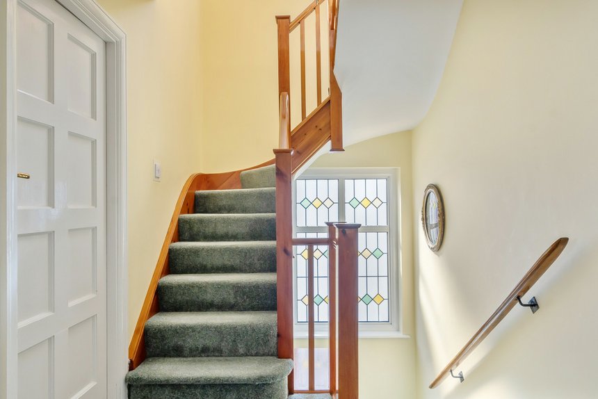 under offer hillcrest avenue london 58021 - Gibbs Gillespie