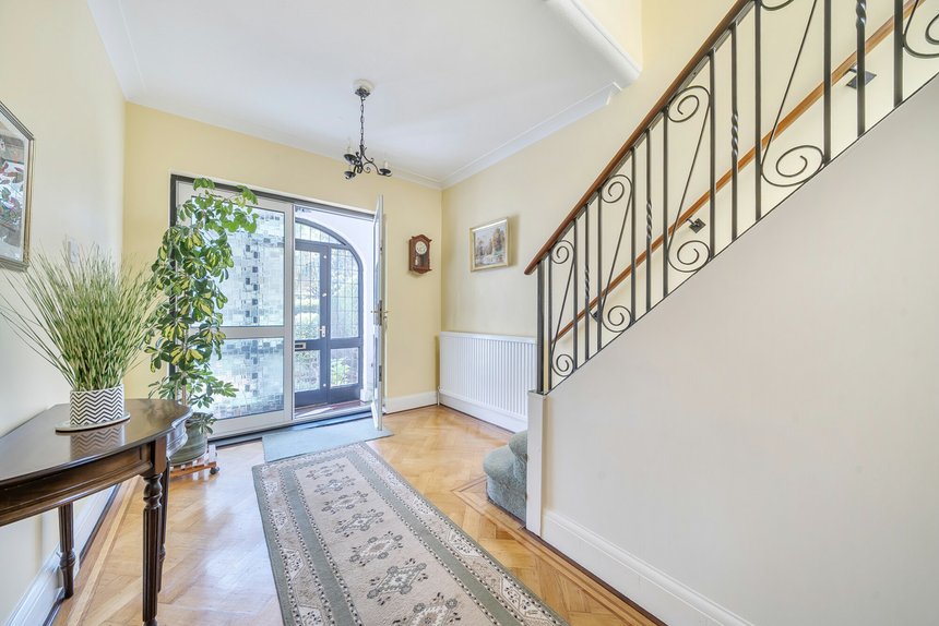 under offer hillcrest avenue london 58021 - Gibbs Gillespie
