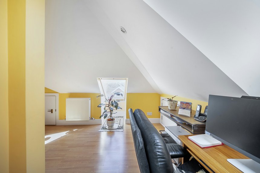 under offer hillcrest avenue london 58021 - Gibbs Gillespie