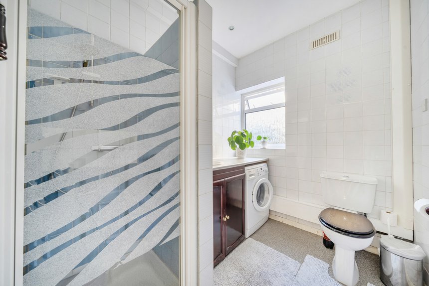 under offer hillcrest avenue london 58021 - Gibbs Gillespie