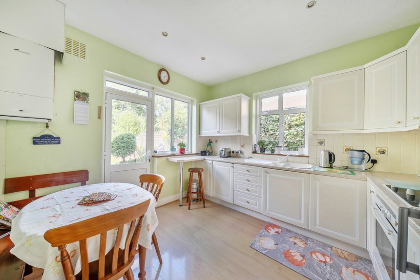 under offer hillcrest avenue london 58021 - Gibbs Gillespie