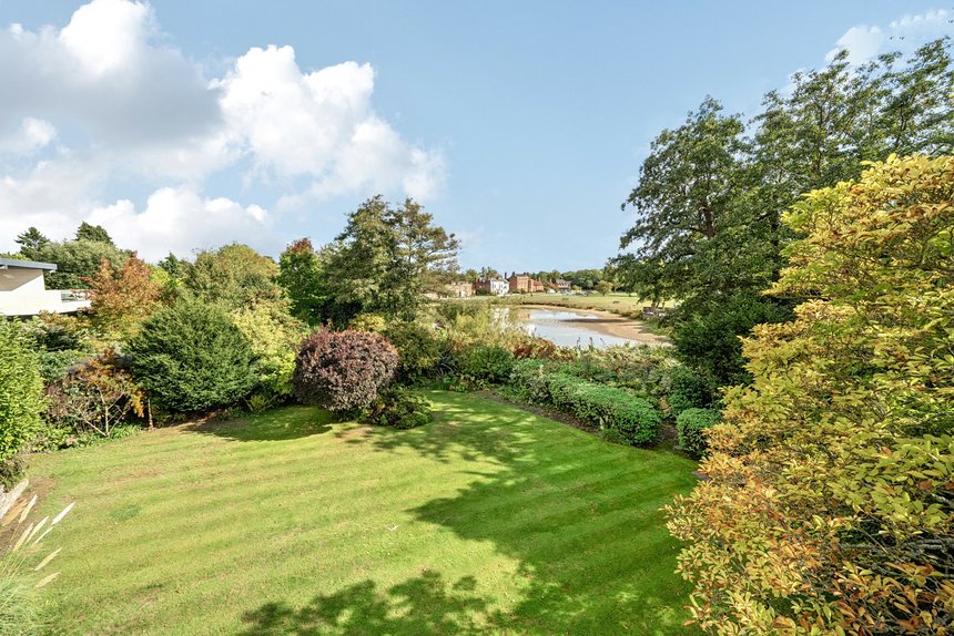 under offer bulstrode way london 58137 - Gibbs Gillespie