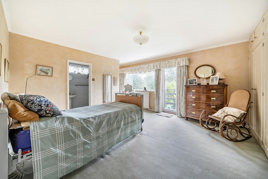 under offer bulstrode way london 58137 - Gibbs Gillespie