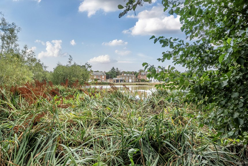 under offer bulstrode way london 58137 - Gibbs Gillespie