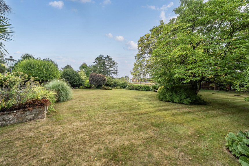 under offer bulstrode way london 58137 - Gibbs Gillespie