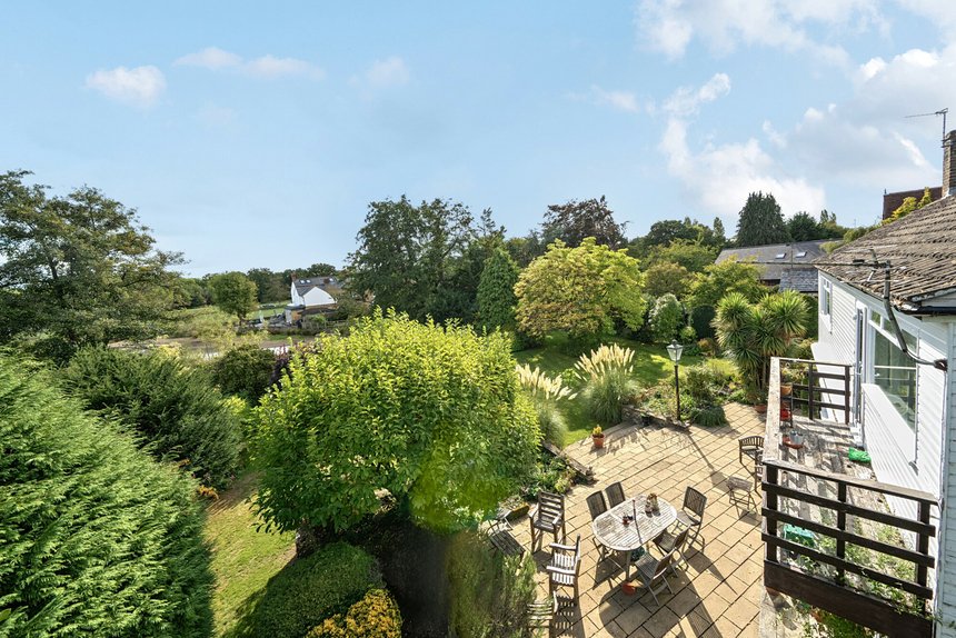 under offer bulstrode way london 58137 - Gibbs Gillespie