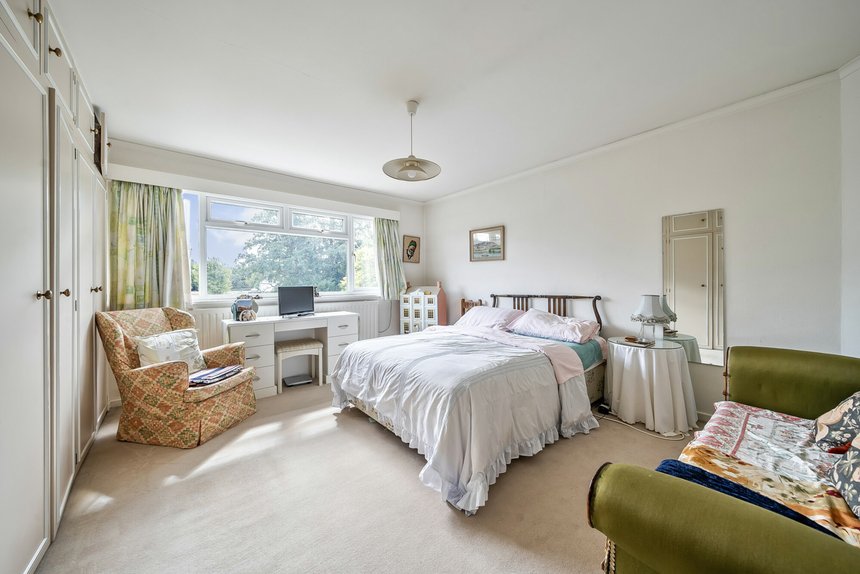 under offer bulstrode way london 58137 - Gibbs Gillespie