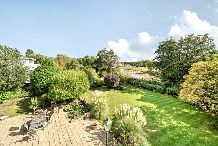 under offer bulstrode way london 58137 - Gibbs Gillespie