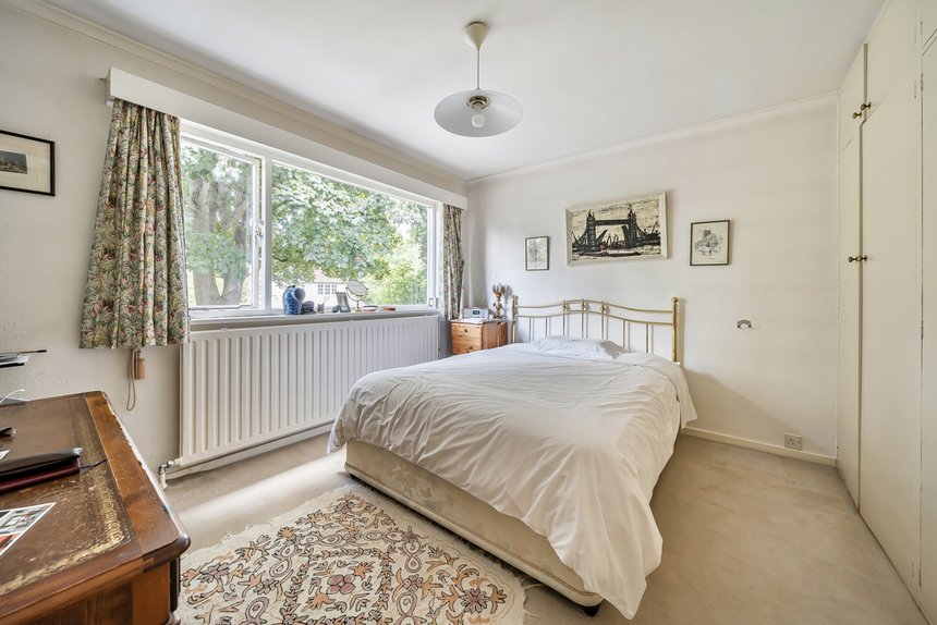 under offer bulstrode way london 58137 - Gibbs Gillespie