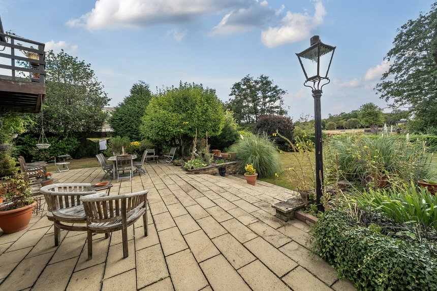 under offer bulstrode way london 58137 - Gibbs Gillespie