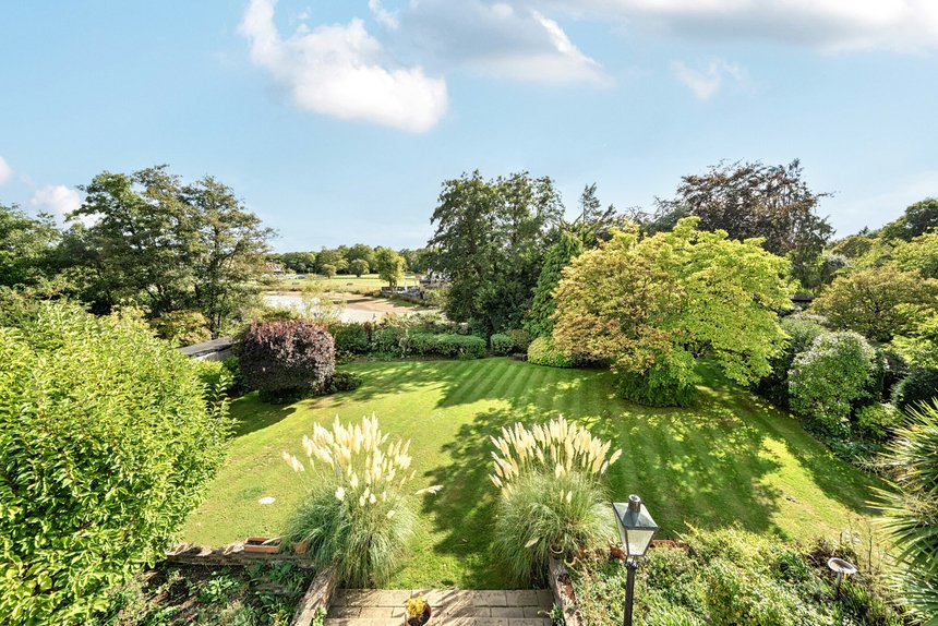 under offer bulstrode way london 58137 - Gibbs Gillespie