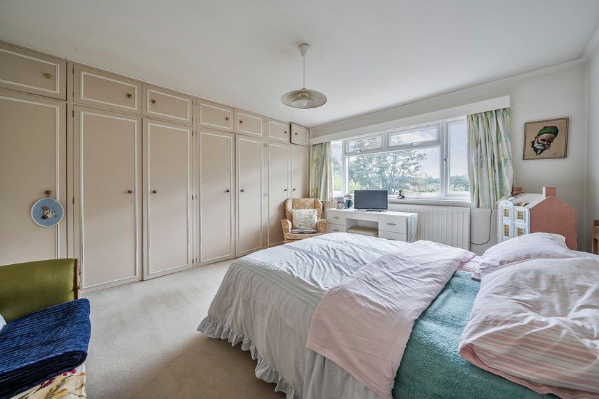 under offer bulstrode way london 58137 - Gibbs Gillespie