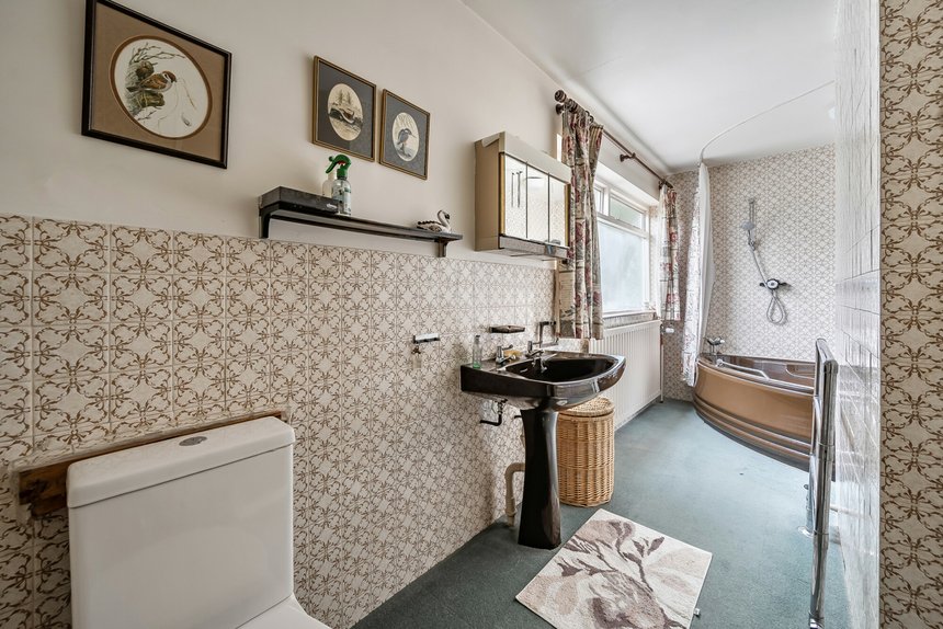 under offer bulstrode way london 58137 - Gibbs Gillespie