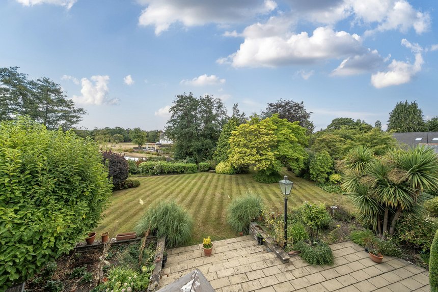 under offer bulstrode way london 58137 - Gibbs Gillespie