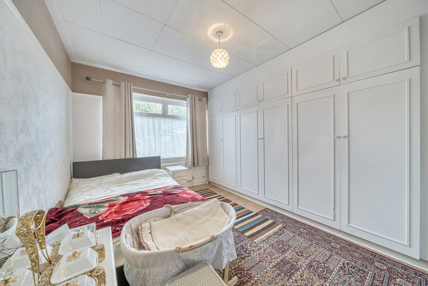 under offer manor avenue london 58162 - Gibbs Gillespie