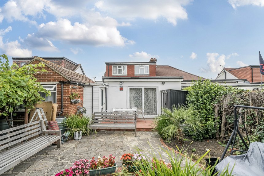 under offer manor avenue london 58162 - Gibbs Gillespie