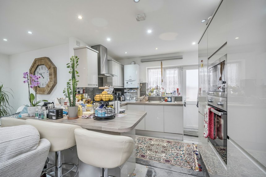 under offer manor avenue london 58162 - Gibbs Gillespie