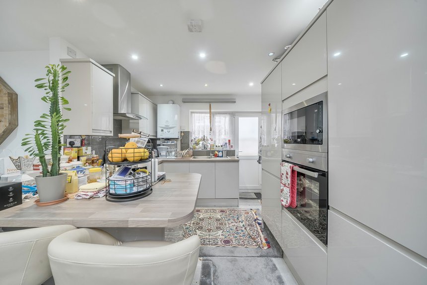 under offer manor avenue london 58162 - Gibbs Gillespie