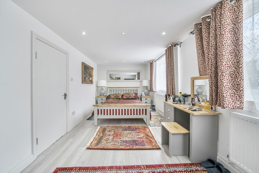 under offer manor avenue london 58162 - Gibbs Gillespie