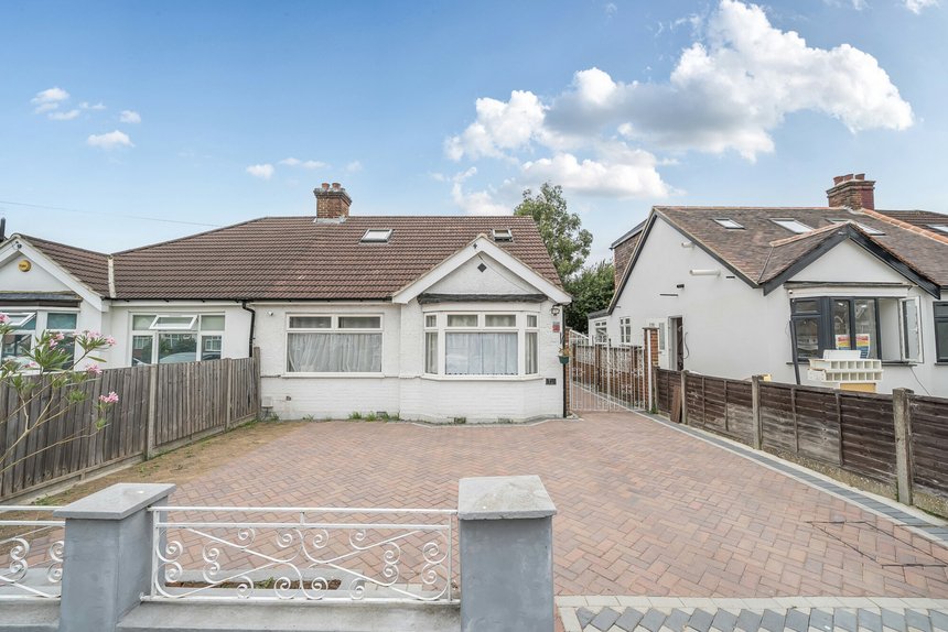 under offer manor avenue london 58162 - Gibbs Gillespie
