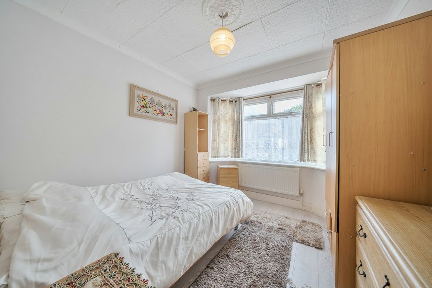 under offer manor avenue london 58162 - Gibbs Gillespie