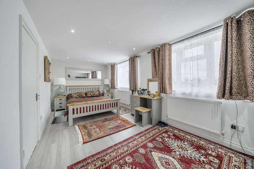 under offer manor avenue london 58162 - Gibbs Gillespie