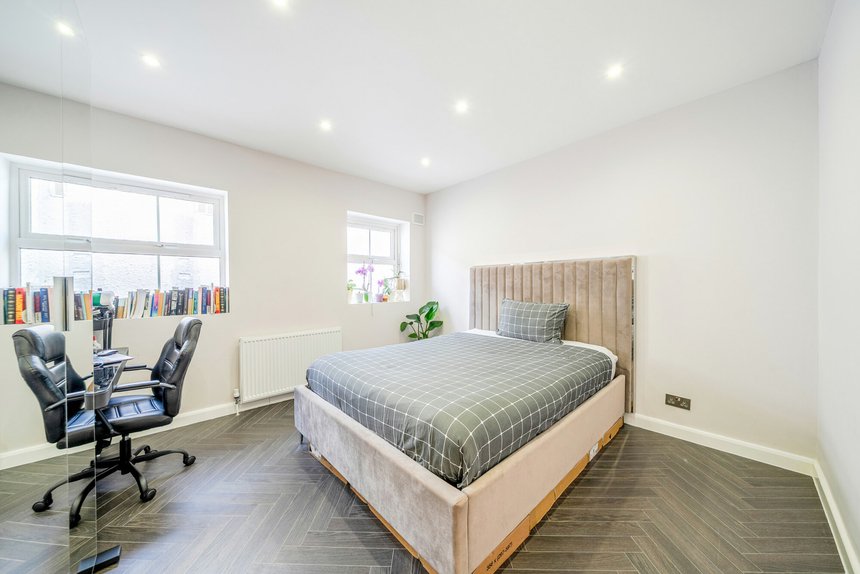 for sale sylvia avenue london 58391 - Gibbs Gillespie